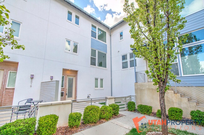 Photo - 5021 W Daybreak Pkwy