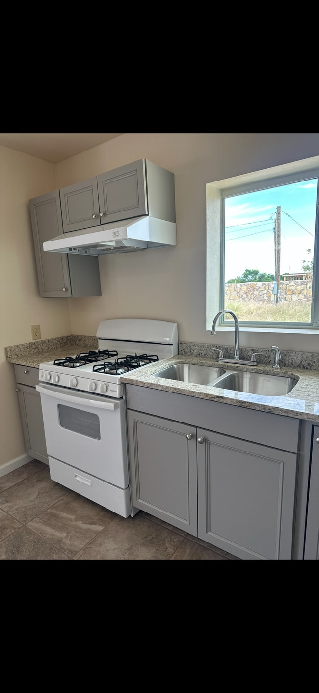 Photo - 301 Alamosa