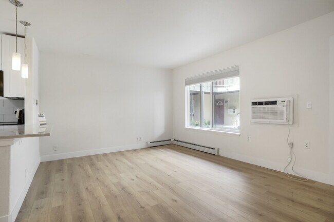 Photo - Updated Apartment in The Heart of Jefferson Park Unit 4