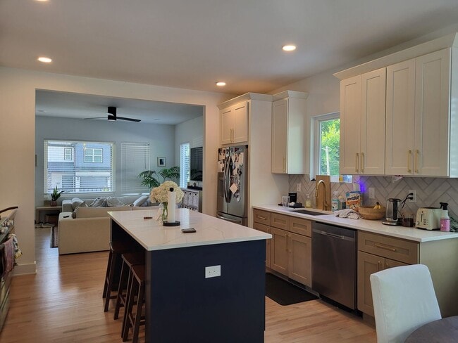 Photo - Furnished home in Lincoln Heights