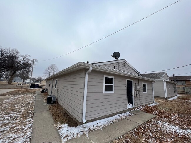 Building Photo - 216-218 W Home St Unit 218