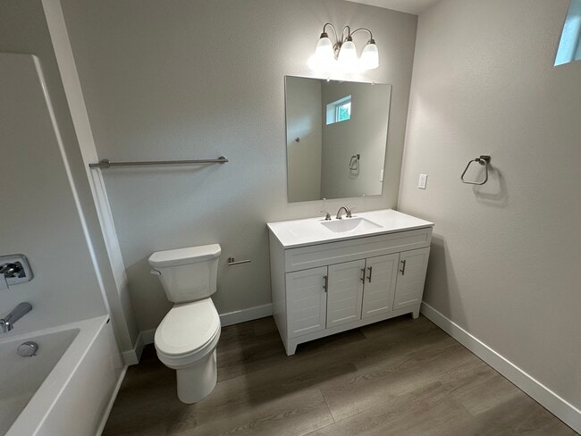 Photo - 450 SE Lilly Ave