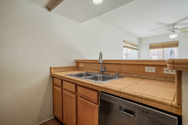 Photo - Sunny End Unit in Dos Santos!