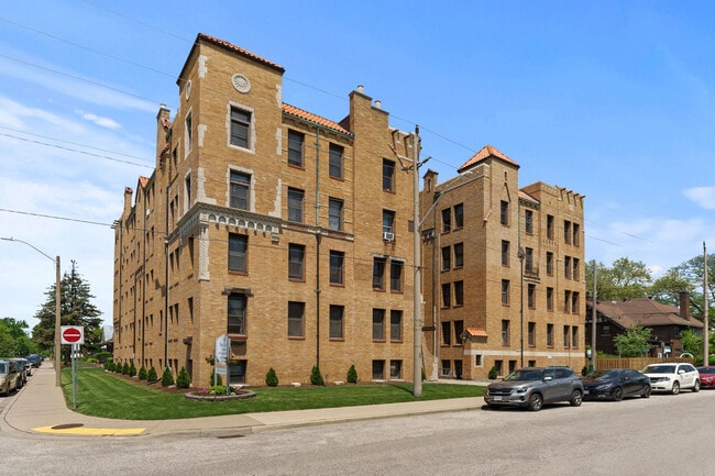 Photo - Granada Apartments