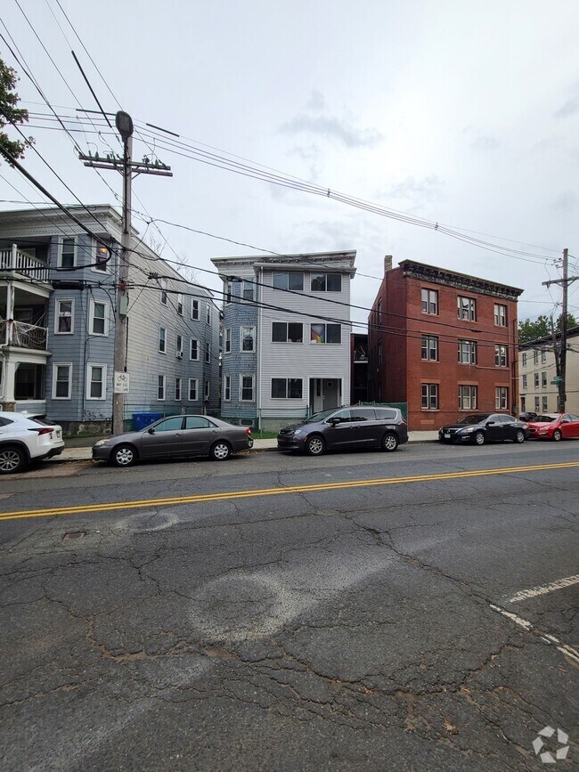 Building Photo - 348 Faneuil St Rental