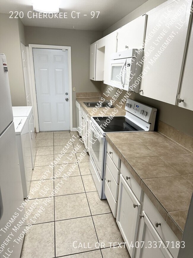 Photo - 220 Cherokee Ct