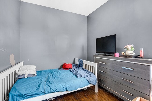 Photo - 6949 S Justine St Unit 1
