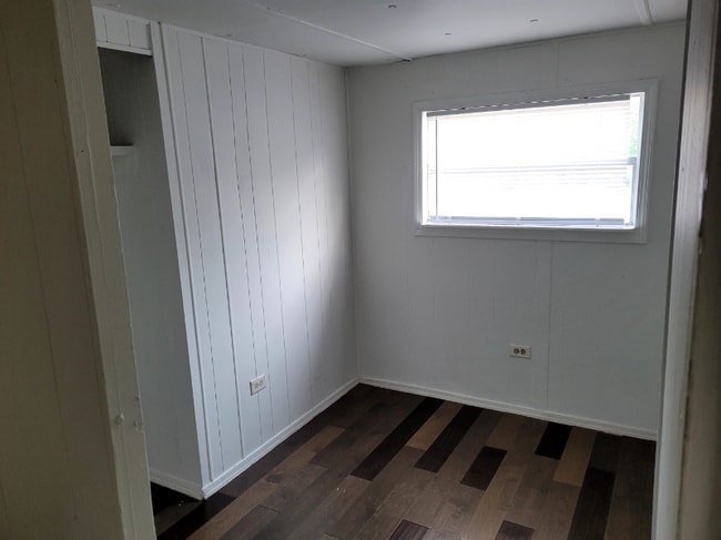 Photo - 205-437 Holt Ave