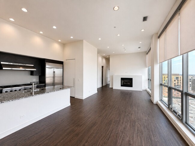 Photo - 900 W Huron St Unit 914
