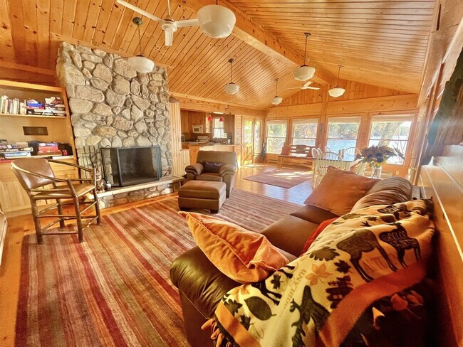 Photo - 11 Basswood Bay Rd Unidad ID1255643P