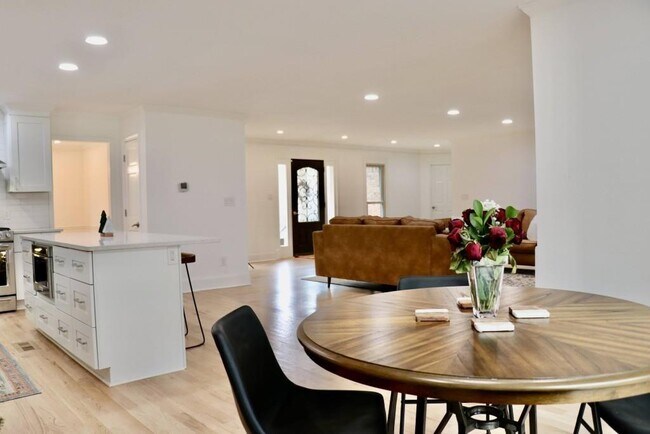 Photo - 1951 Wellington Ln