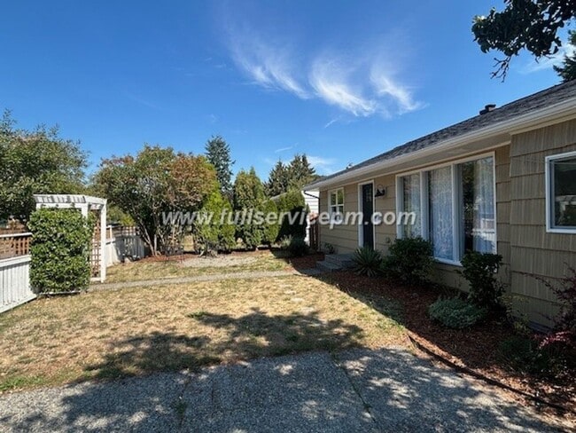 Photo - West Seattle Vintage Charm meets Modern! Huge Deck and Fire pit!