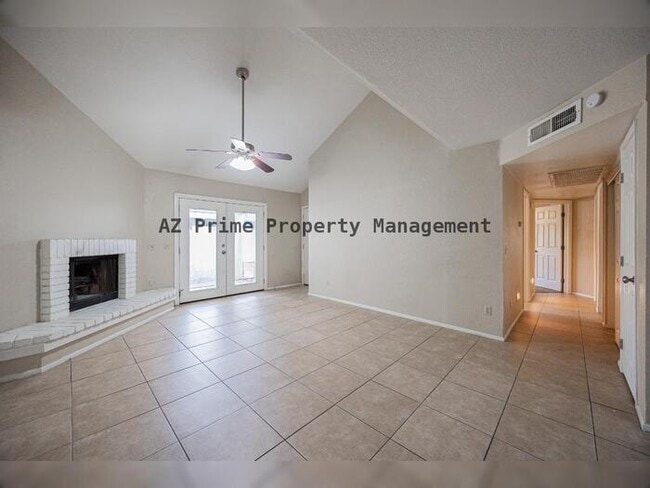 Photo - 2127 E 10th St House