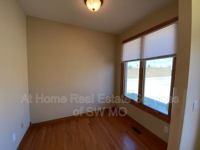 Photo - 5591 N 17th St