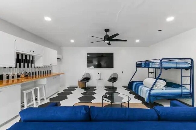 Photo - 7009 Whispering Oaks Dr