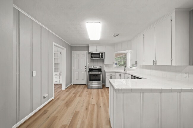 Photo - 721 20th Ave N