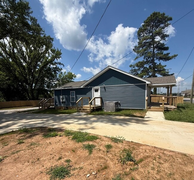 Photo - Veterans Drive - Fully Furnished 3bd