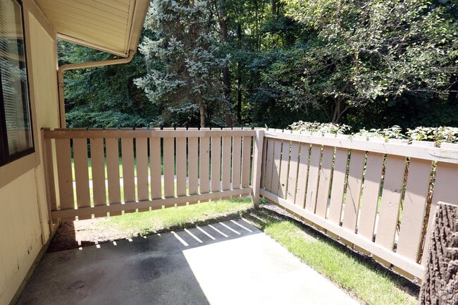Private Patio - Forsythia Court