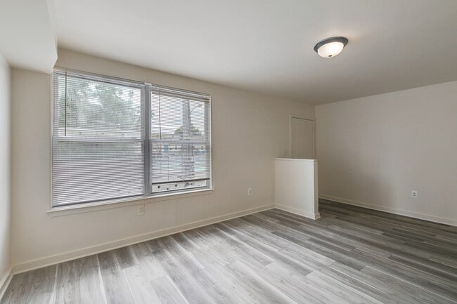 Photo - 759 N Preston St Unidad a