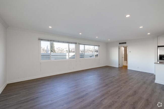 1BR, 1BA - 800SF - Living Room