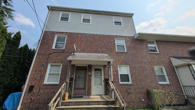 Building Photo - 234 Plymouth Ave Unit B