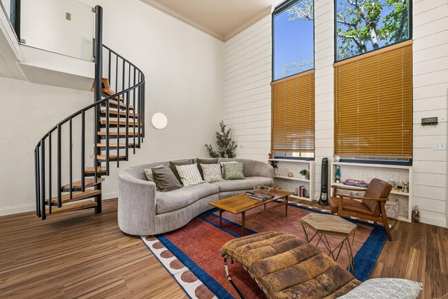 Photo - 385 W Pierson St Unit E5