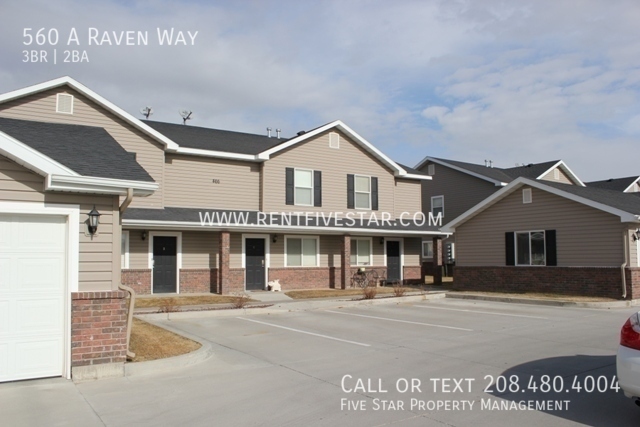 End Unit Townhome Available in Chubbuck! V... - End Unit Townhome Available in Chubbuck! V...