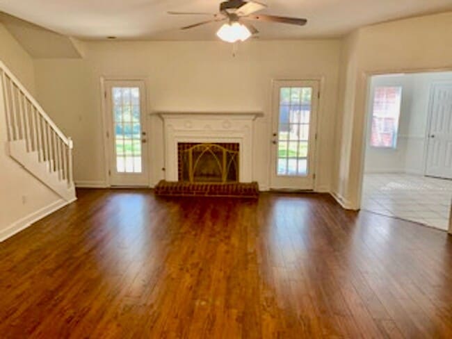 Photo - 1124 Sewanee Ct