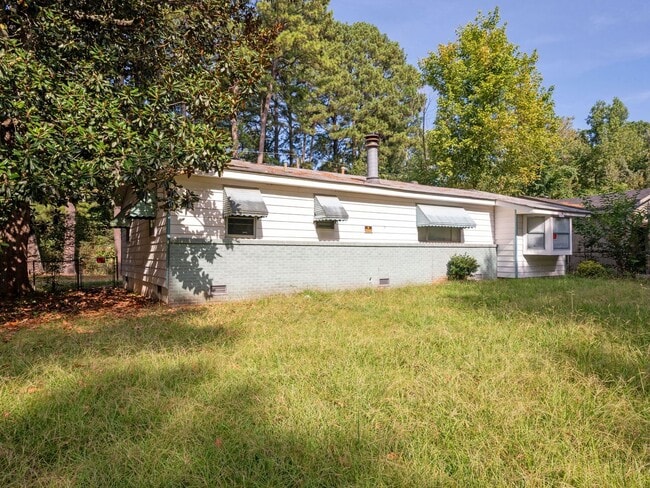 200 Laurel St