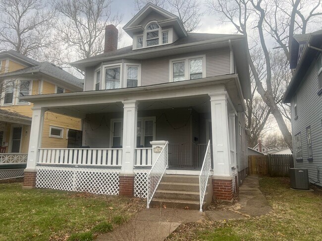 Photo - **Hawthorne Place** Pet Friendly 5 Large Bedrooms 2 Full Baths!