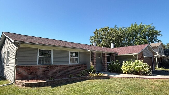 Building Photo - 427 Justine Ave