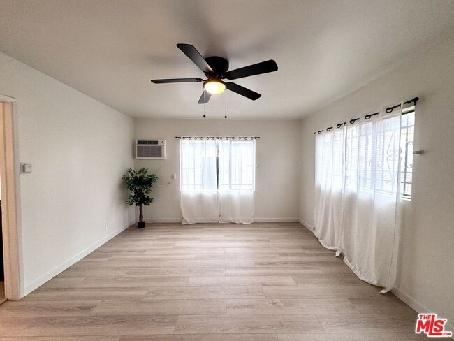 Building Photo - 1540 W 60th St Unit 2