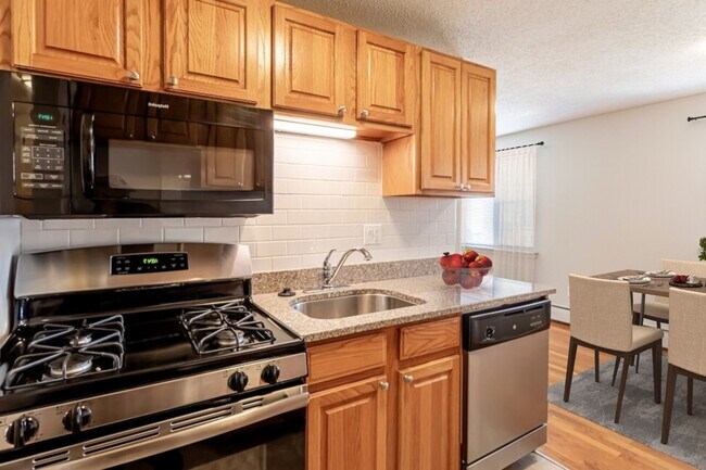 Building Photo - 173 Salmon Brook Dr Unit 70-173D