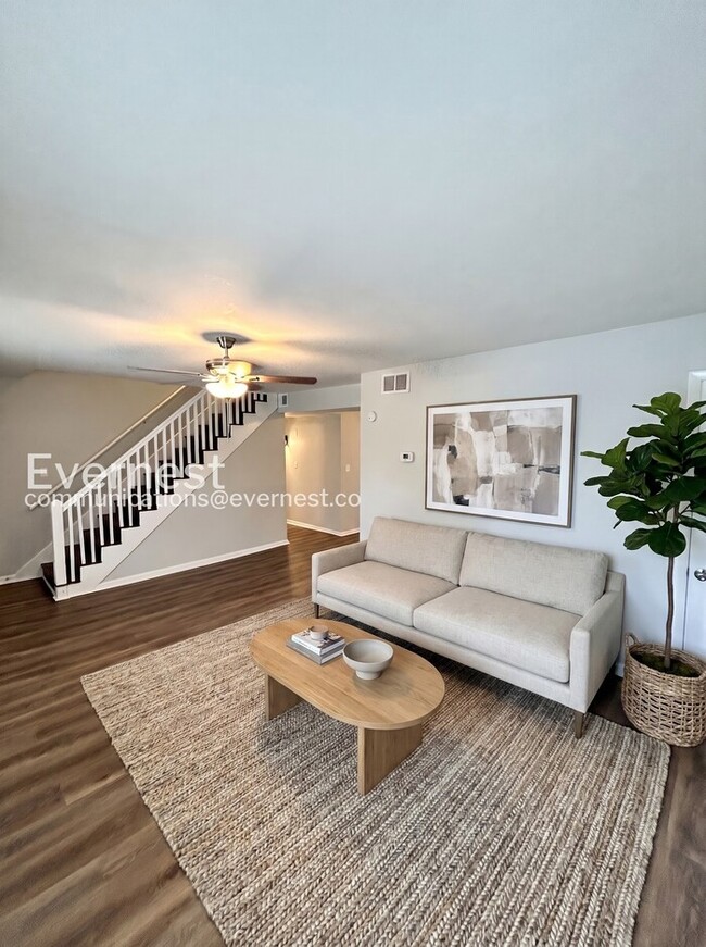 Photo - 208 Glenrose Ct