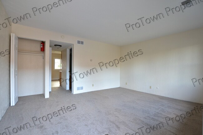 Photo - 654 Meadowood Ln Unidad 654