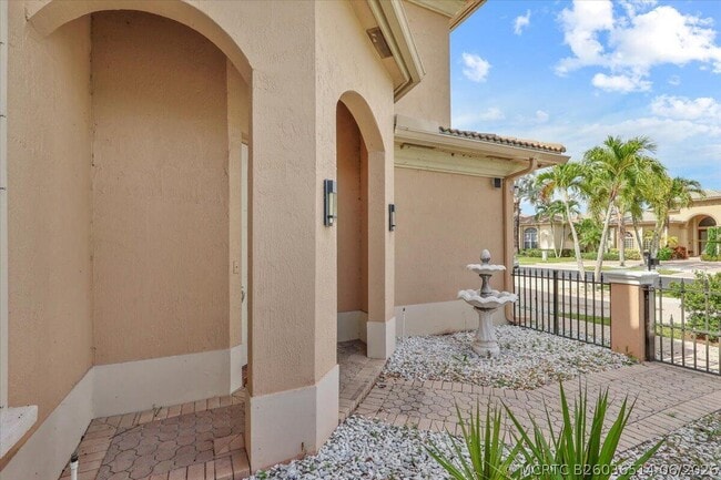 1831 Waldorf Dr