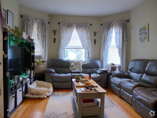 Building Photo - 33 Oak Square Ave Unit 1 Rental