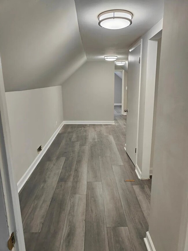 Photo - 1262 S Fairfield Ave Unit 2nd floor