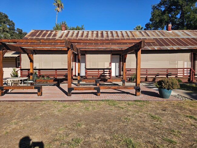 25160 S Center St