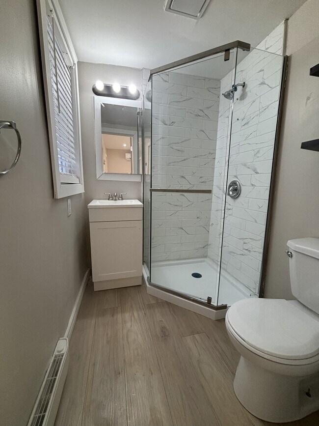 Photo - 107 Brock St N