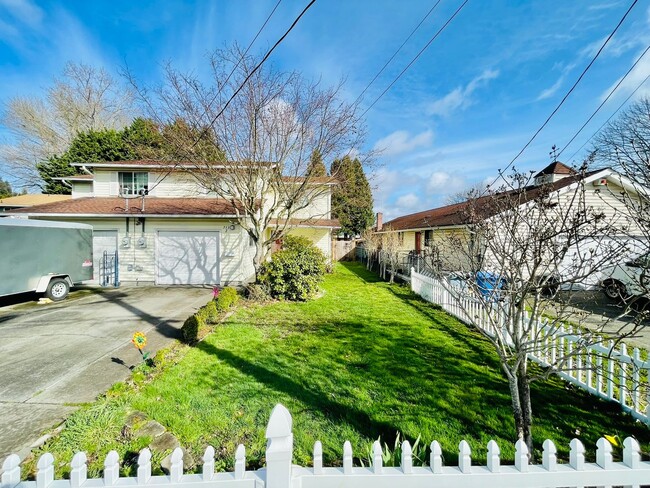 713 8th Ave Pl NW