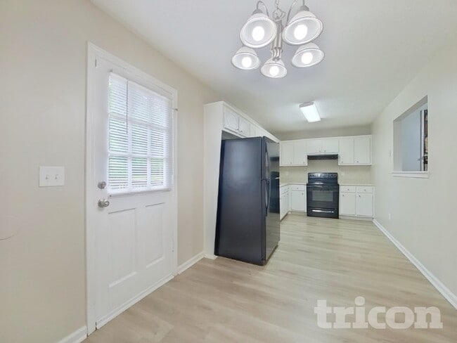 Photo - 17 Paces Meadows Dr