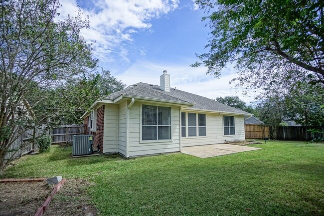 Photo - 918 Featherbrook Ct