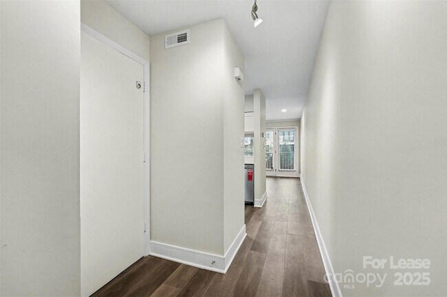 Photo - 300 S Cedar St