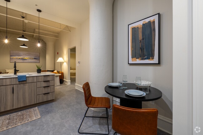2BD, 2BA - 1,046SF - Dining Area