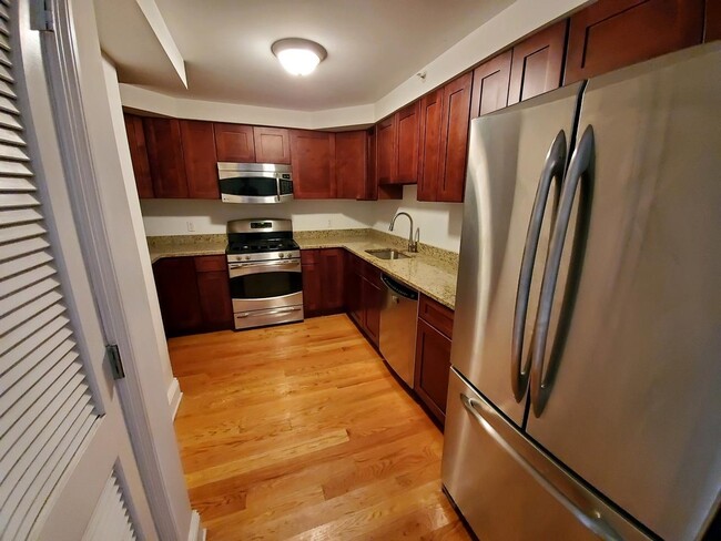 Building Photo - 809 22nd St Unit 703