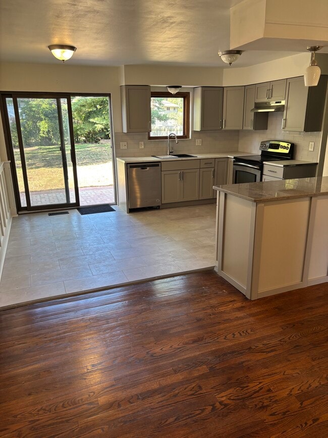 Photo - 36264 Dover St