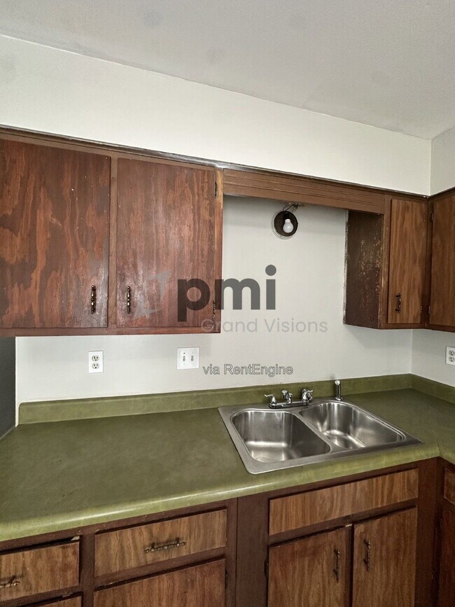 Photo - 1624 University Dr