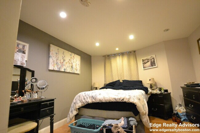 Photo - 32 Nottinghill Rd Condo Unit B