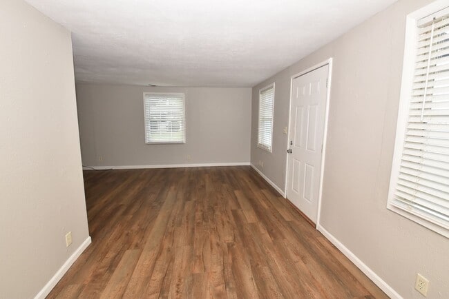 Photo - Mishawaka South-side 3 bedroom with a fenc...